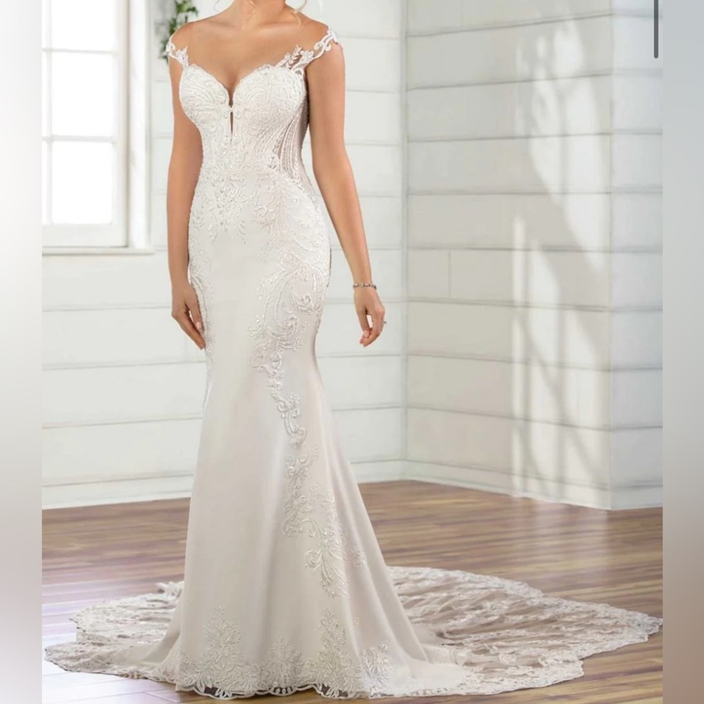 BRAND NEW Martina Liana Wedding Dress